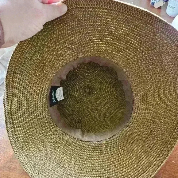 Milani Sun hat. Brown & Black weave with Brown Fabric ribbon 🎀 around. - Picture 5 of 8